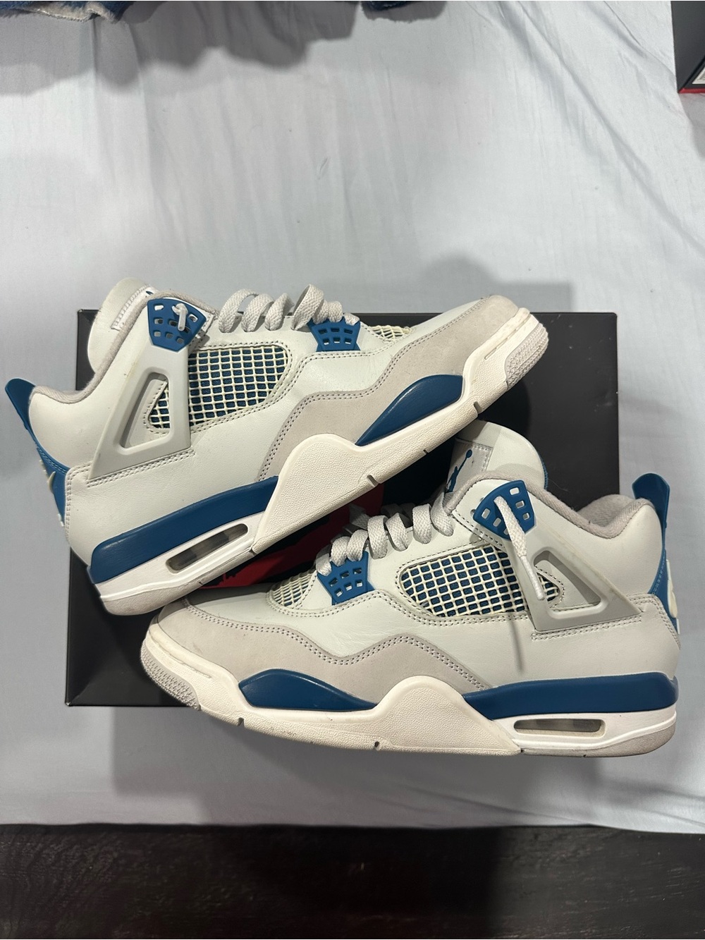 Jordan Men's White and Blue Retro Sneakers